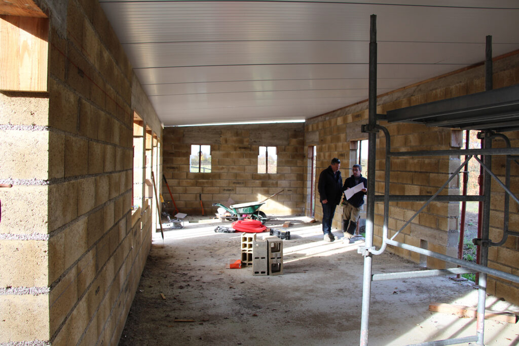 Travaux enclos lapins